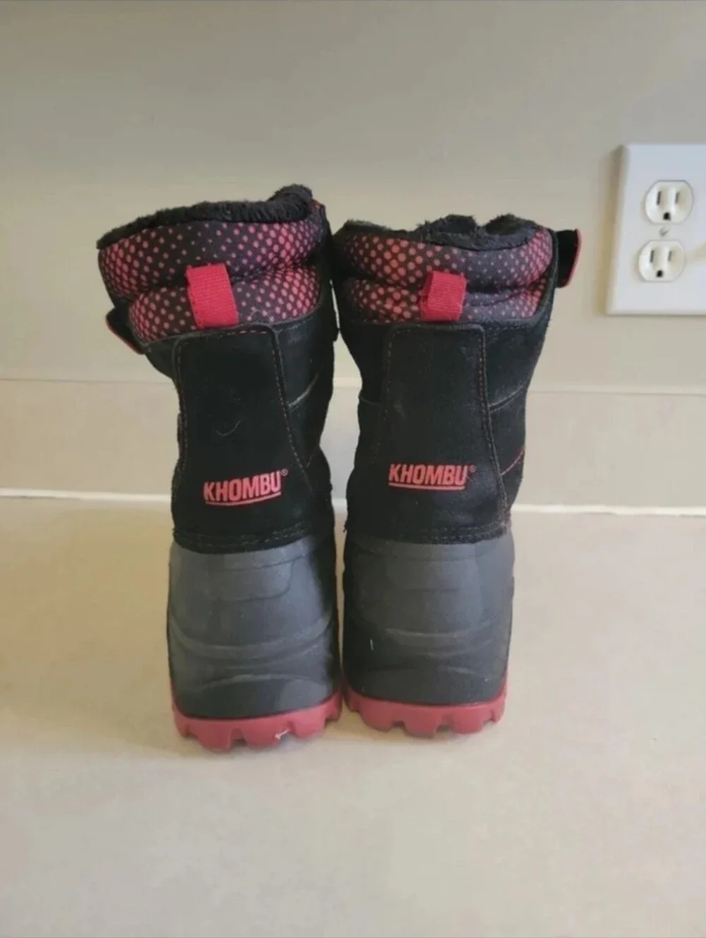 Like NEW Big Kids Sz. 3 KHOMBU Hickory Waterproof BOOTS